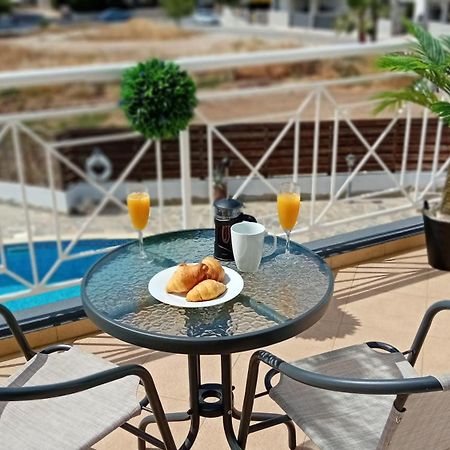 Kato Paphos Suites Екстериор снимка