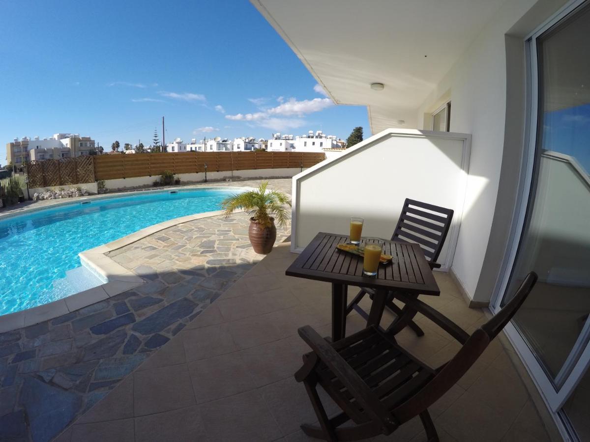 Kato Paphos Suites Екстериор снимка