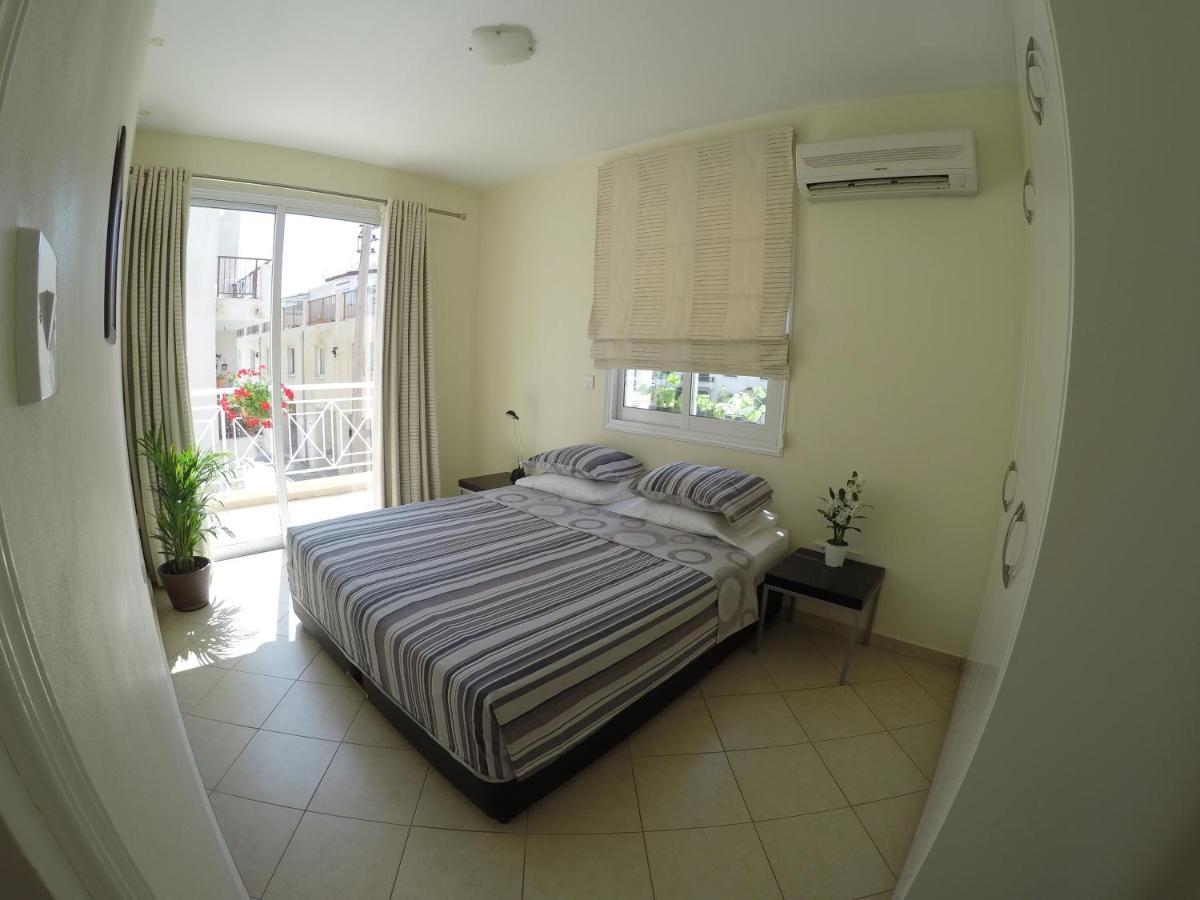 Kato Paphos Suites Екстериор снимка