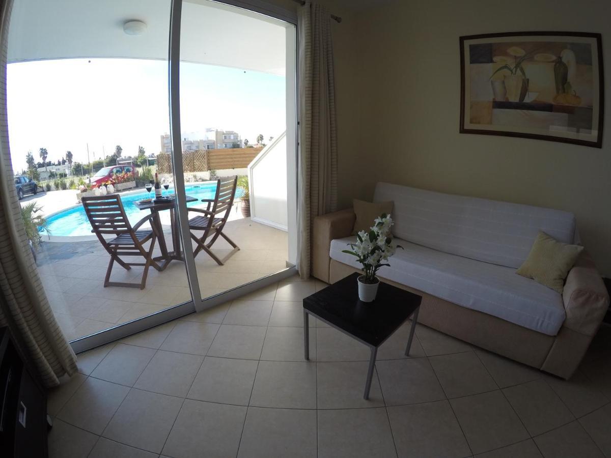 Kato Paphos Suites Екстериор снимка