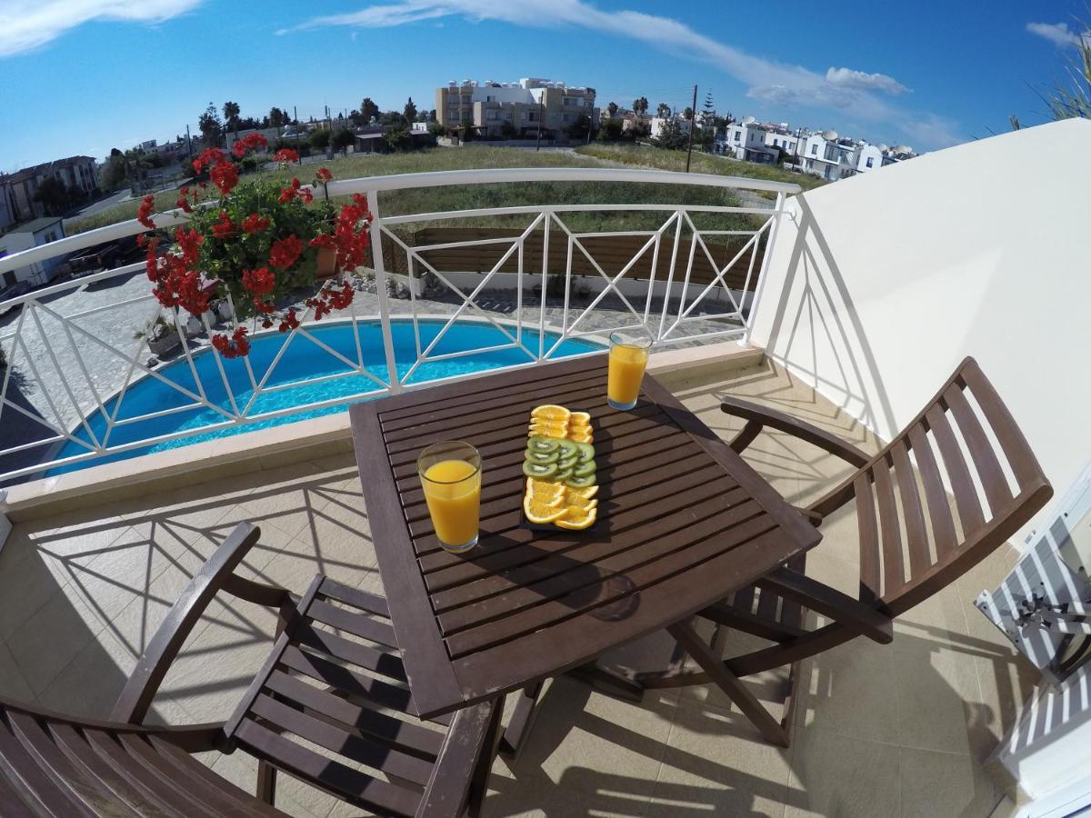 Kato Paphos Suites Екстериор снимка