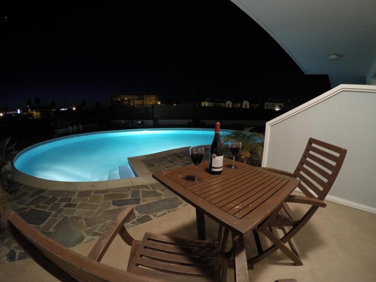 Kato Paphos Suites Екстериор снимка