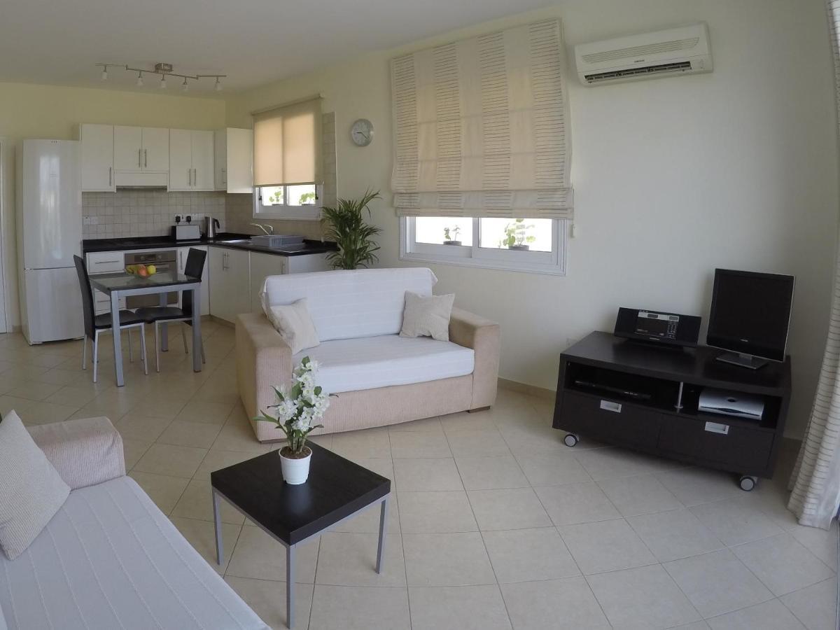Kato Paphos Suites Екстериор снимка