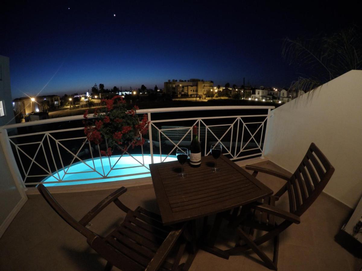Kato Paphos Suites Екстериор снимка