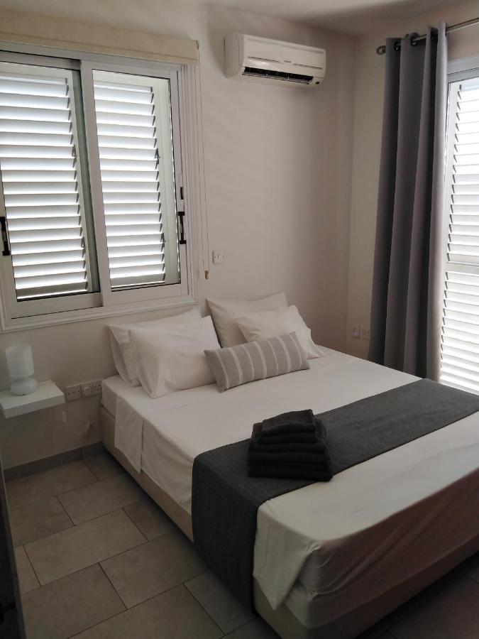 Kato Paphos Suites Екстериор снимка