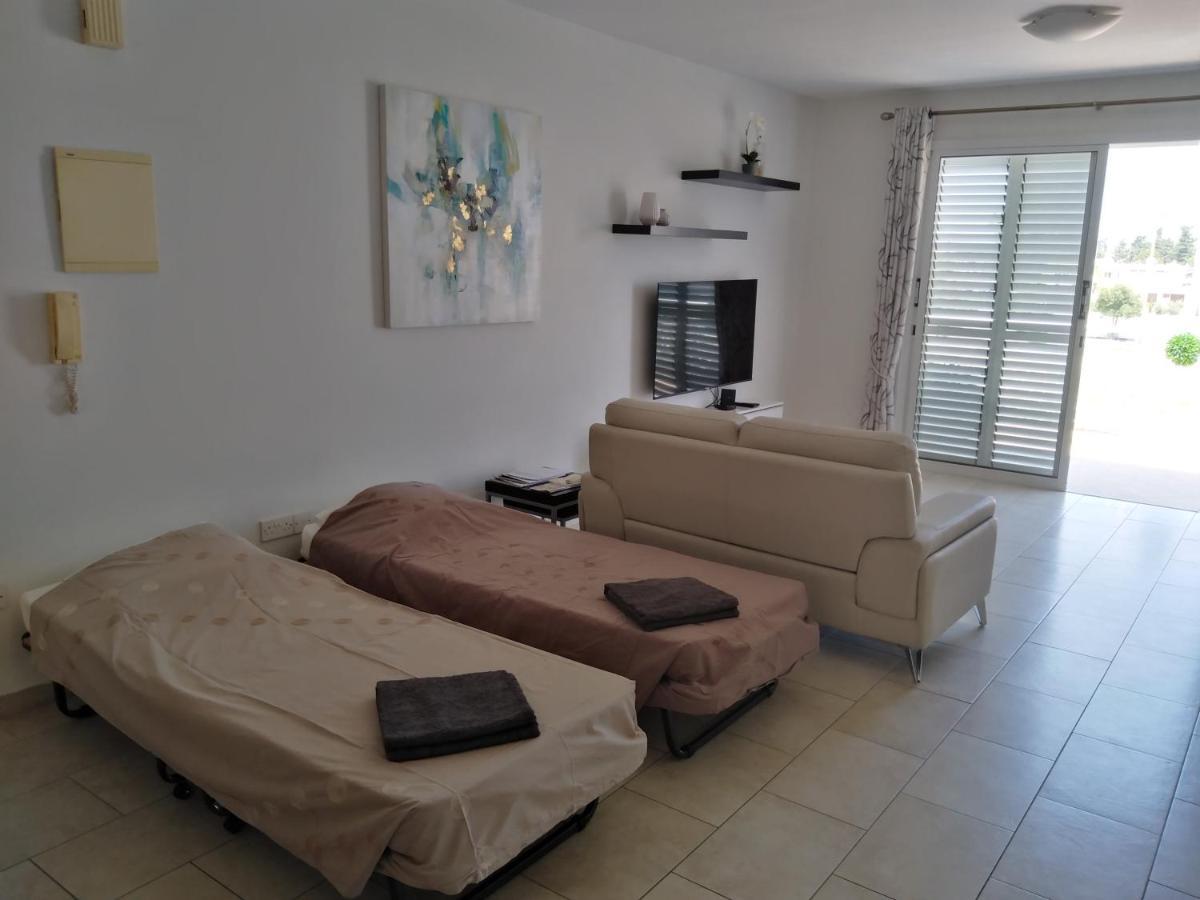 Kato Paphos Suites Екстериор снимка