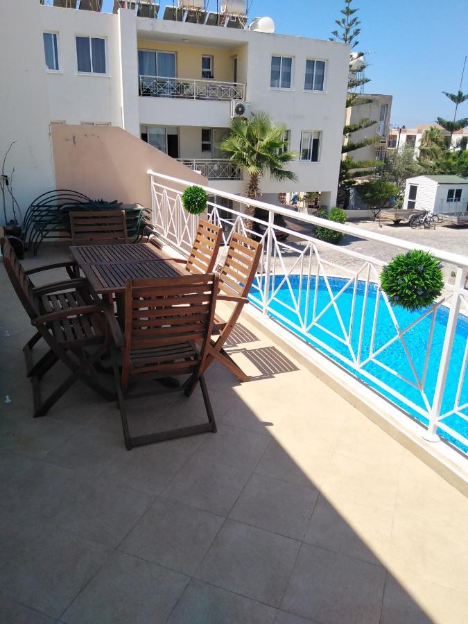 Kato Paphos Suites Екстериор снимка