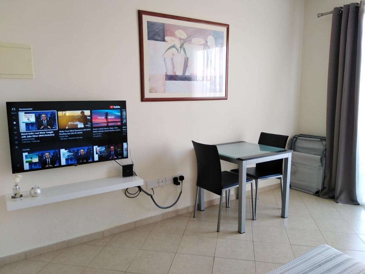 Kato Paphos Suites Екстериор снимка