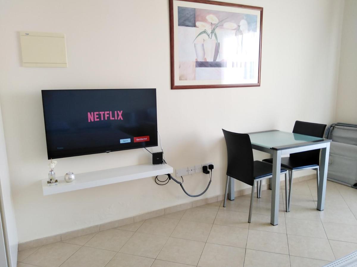 Kato Paphos Suites Екстериор снимка
