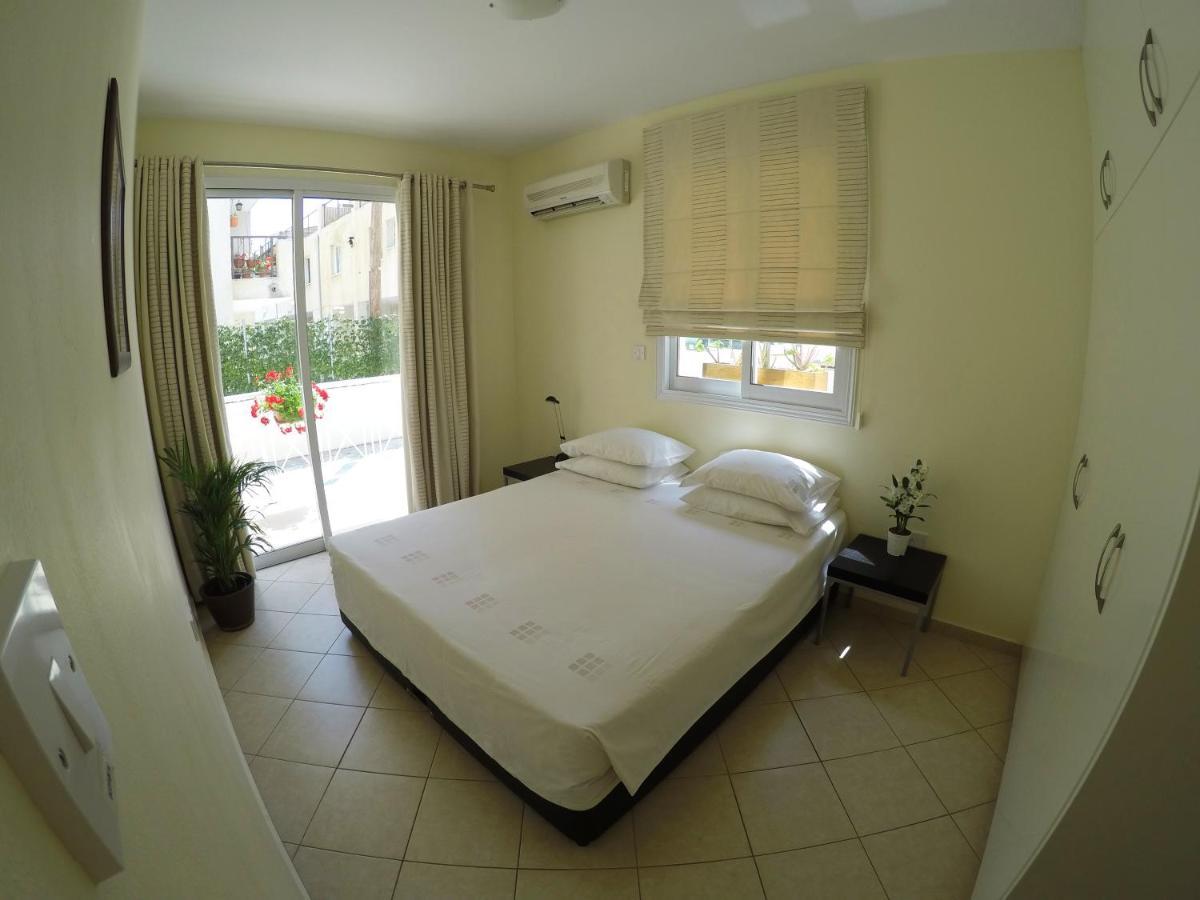 Kato Paphos Suites Екстериор снимка
