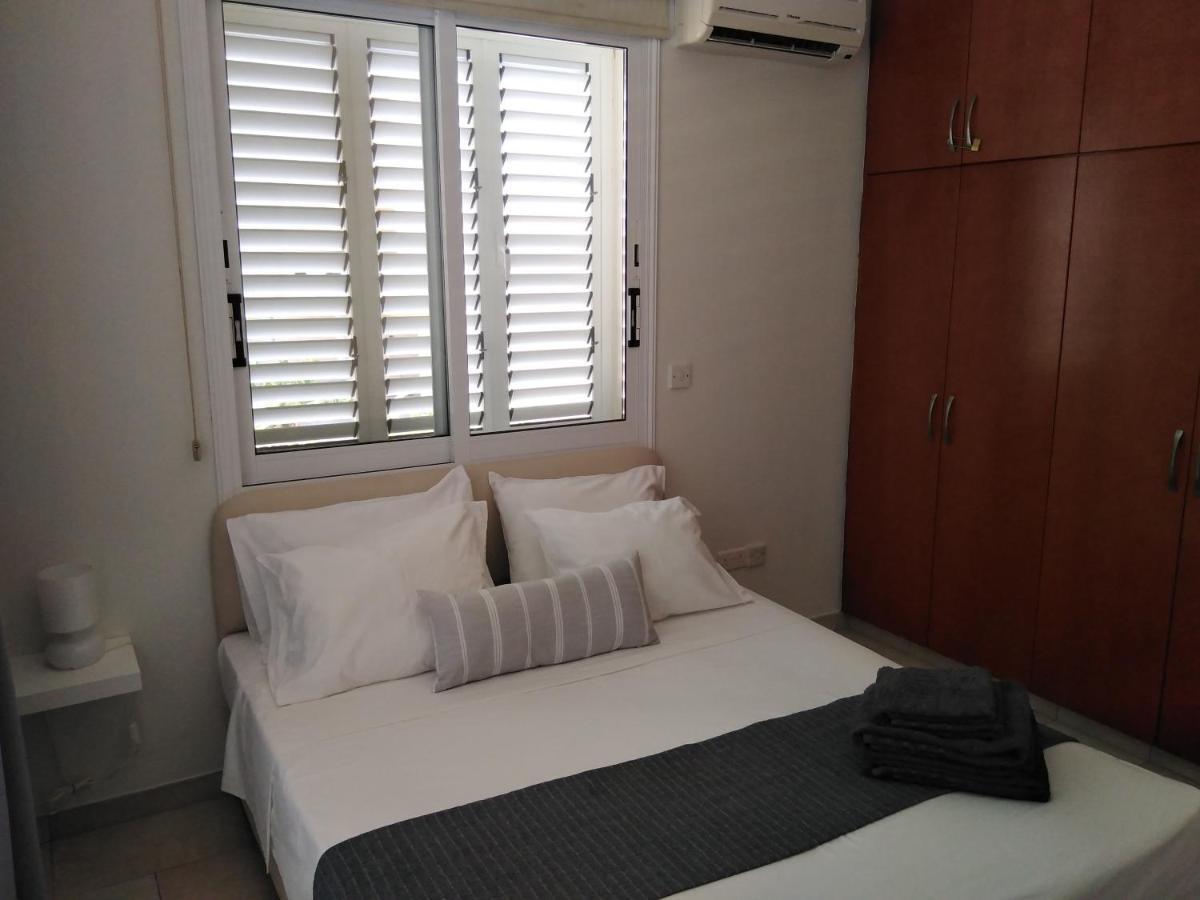 Kato Paphos Suites Екстериор снимка