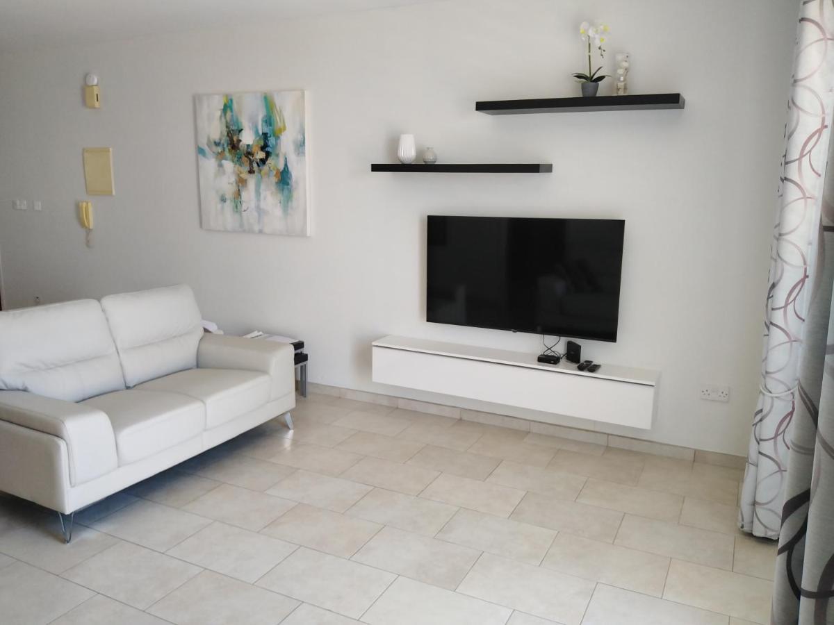 Kato Paphos Suites Екстериор снимка