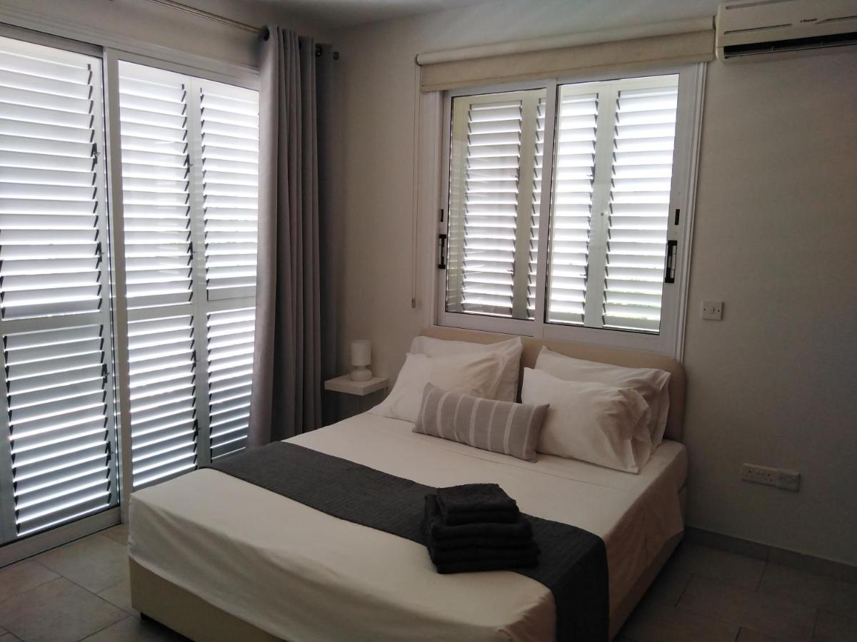 Kato Paphos Suites Екстериор снимка