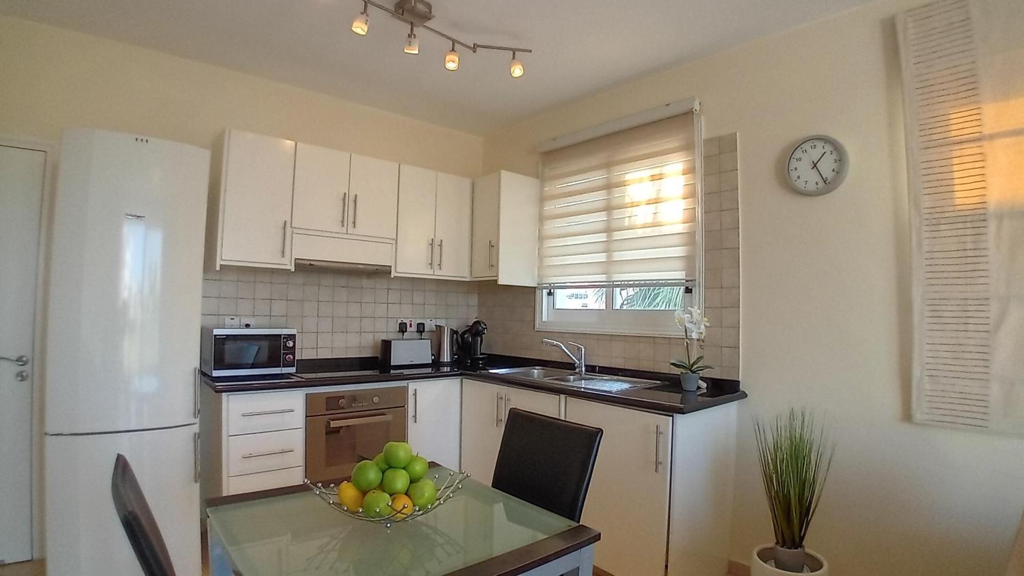 Kato Paphos Suites Екстериор снимка