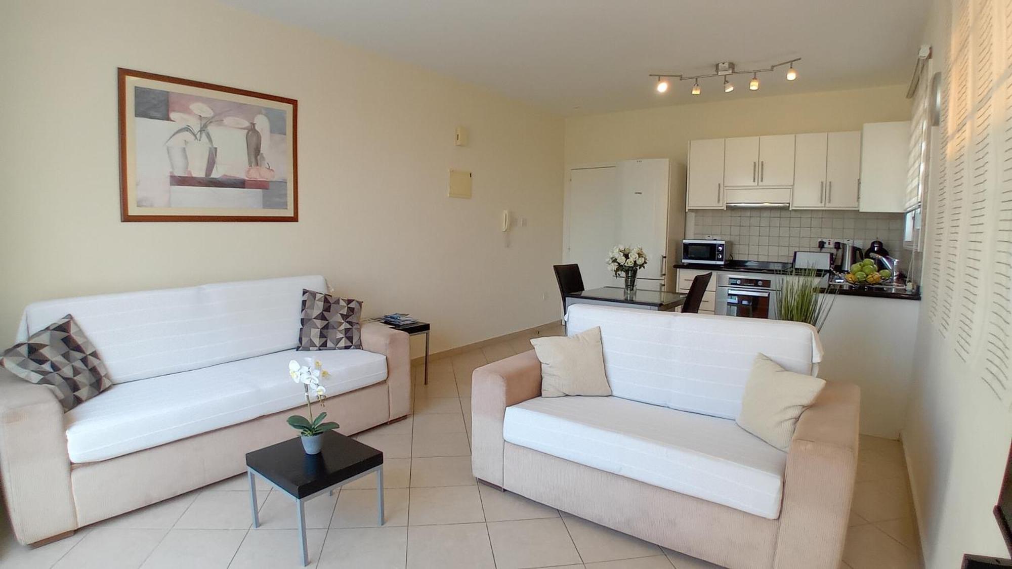 Kato Paphos Suites Екстериор снимка