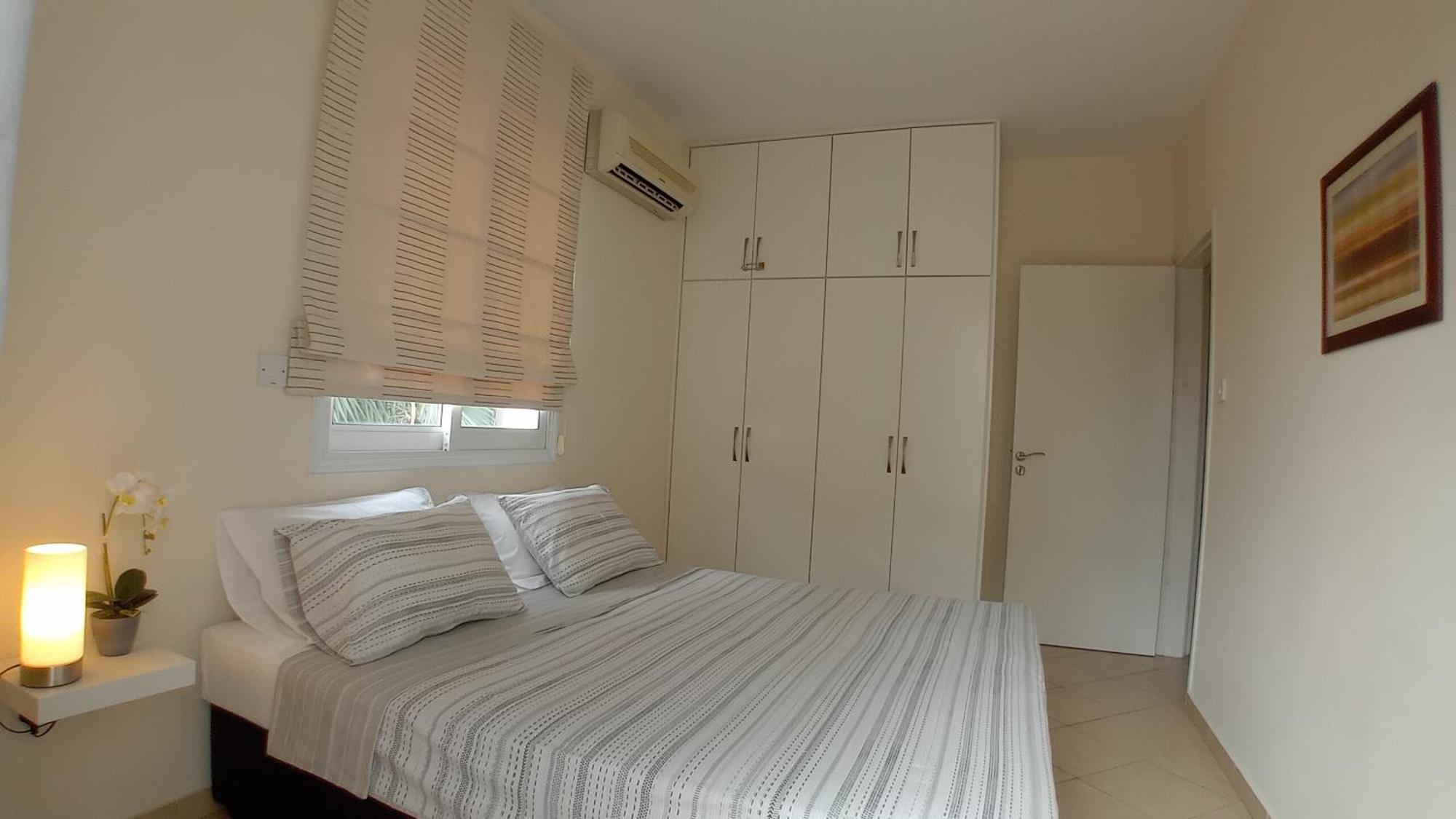 Kato Paphos Suites Екстериор снимка