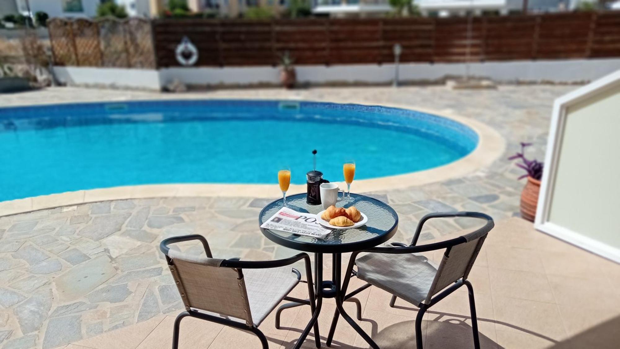 Kato Paphos Suites Екстериор снимка