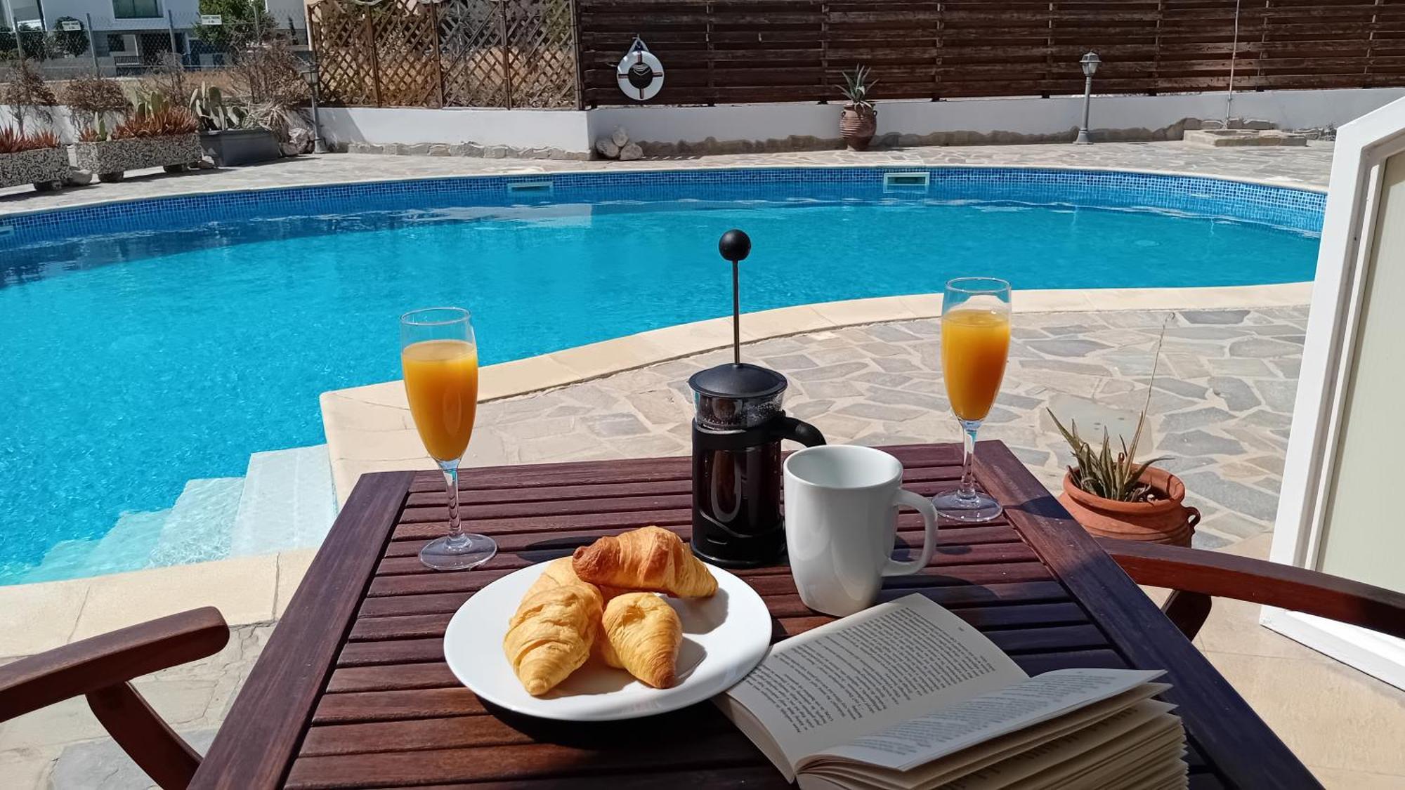 Kato Paphos Suites Екстериор снимка